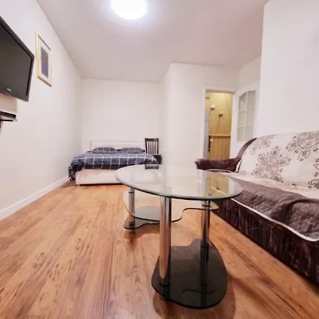 36 Flat Apartment *